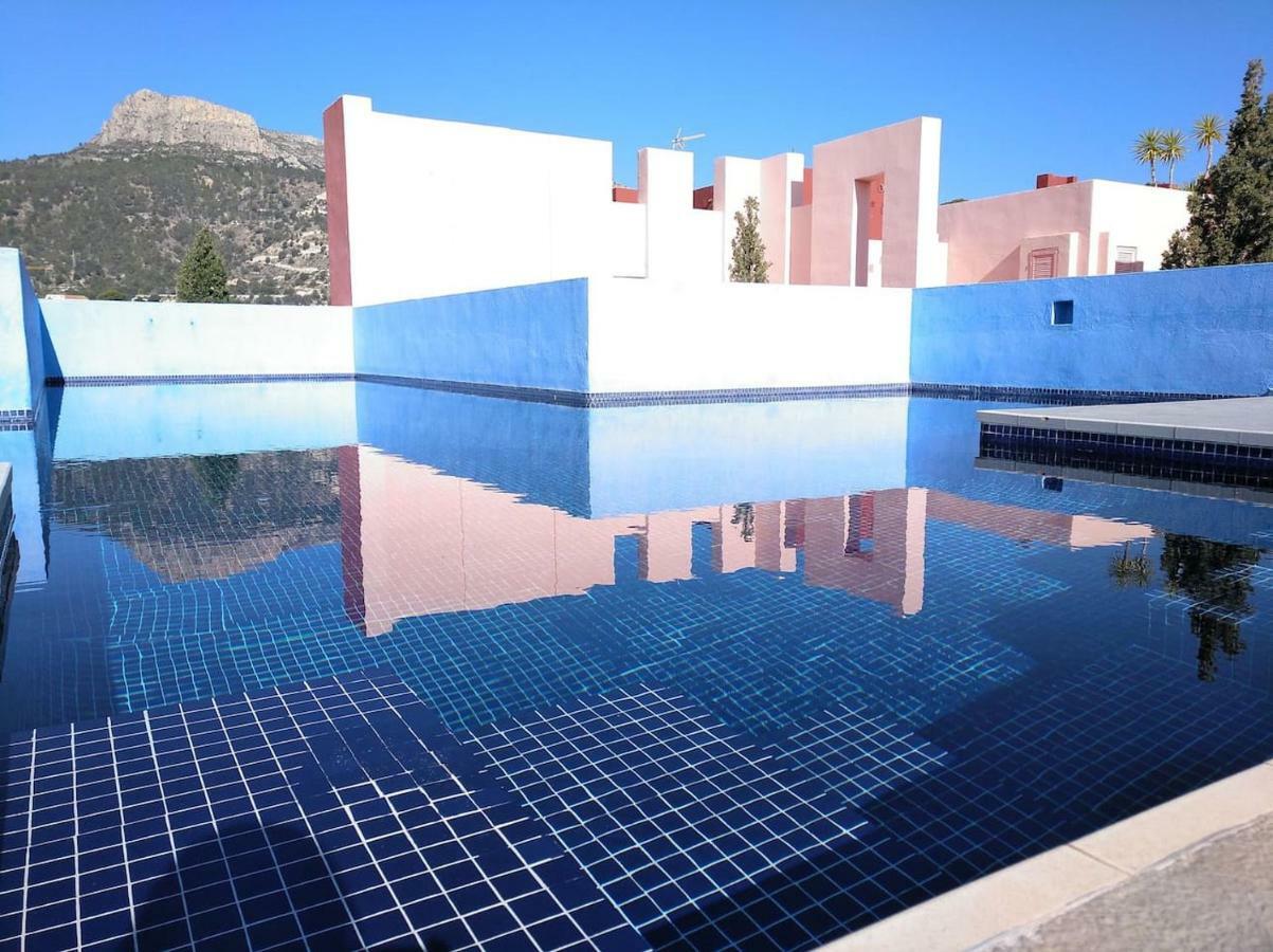 Estudio En La Muralla Roja Калпе Екстериор снимка
